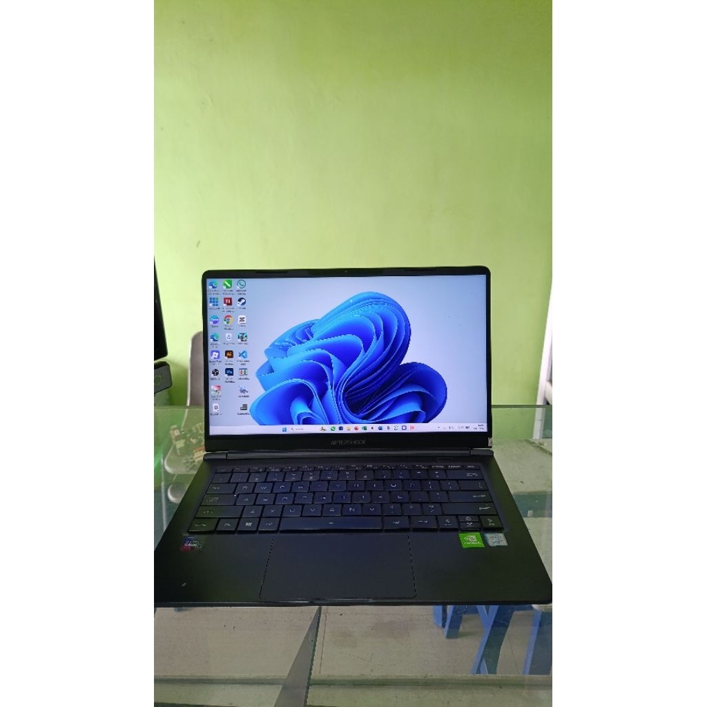 Take All 2 Pcs Laptop Aftershock LUNAR 14 dan HP Celeron