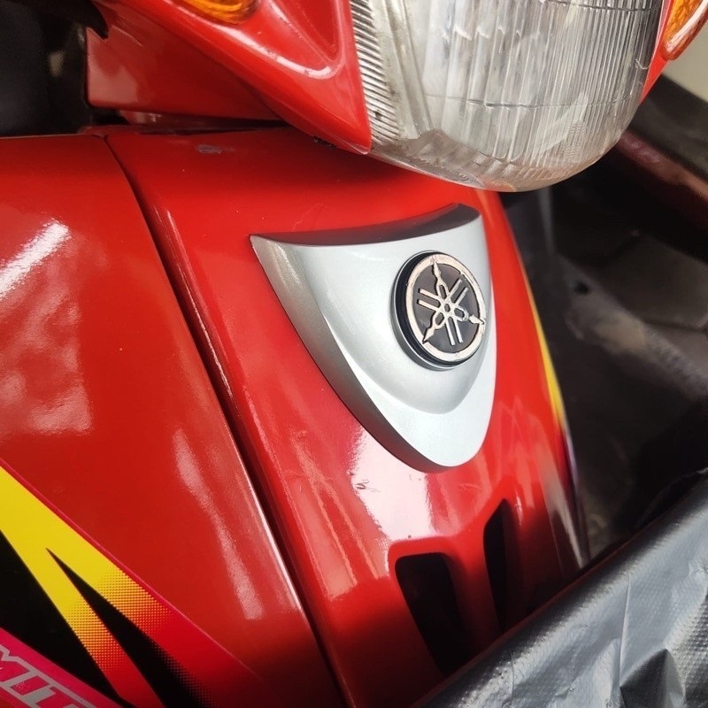 Grosir Emblem LOGO F1ZR Panel Dasi Depan Yamaha Vega R FIZR F1Z FIZ R silver crom hitam