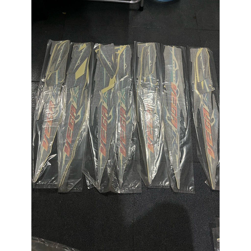 striping vega r 2007 silver hitam laminasi stok lama