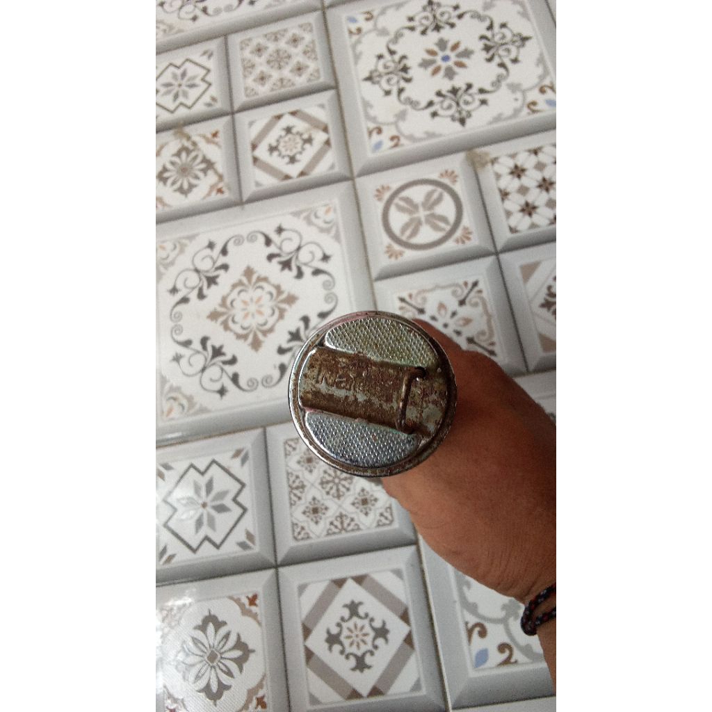 senter jadul peralatan jadul barang lawas buat display rumah kafe restoran barang vintage