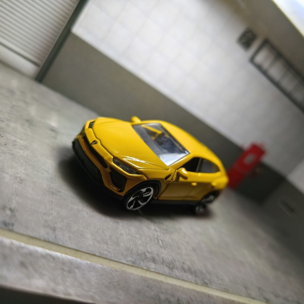 Majorette Lamborghini Urus kuning loose