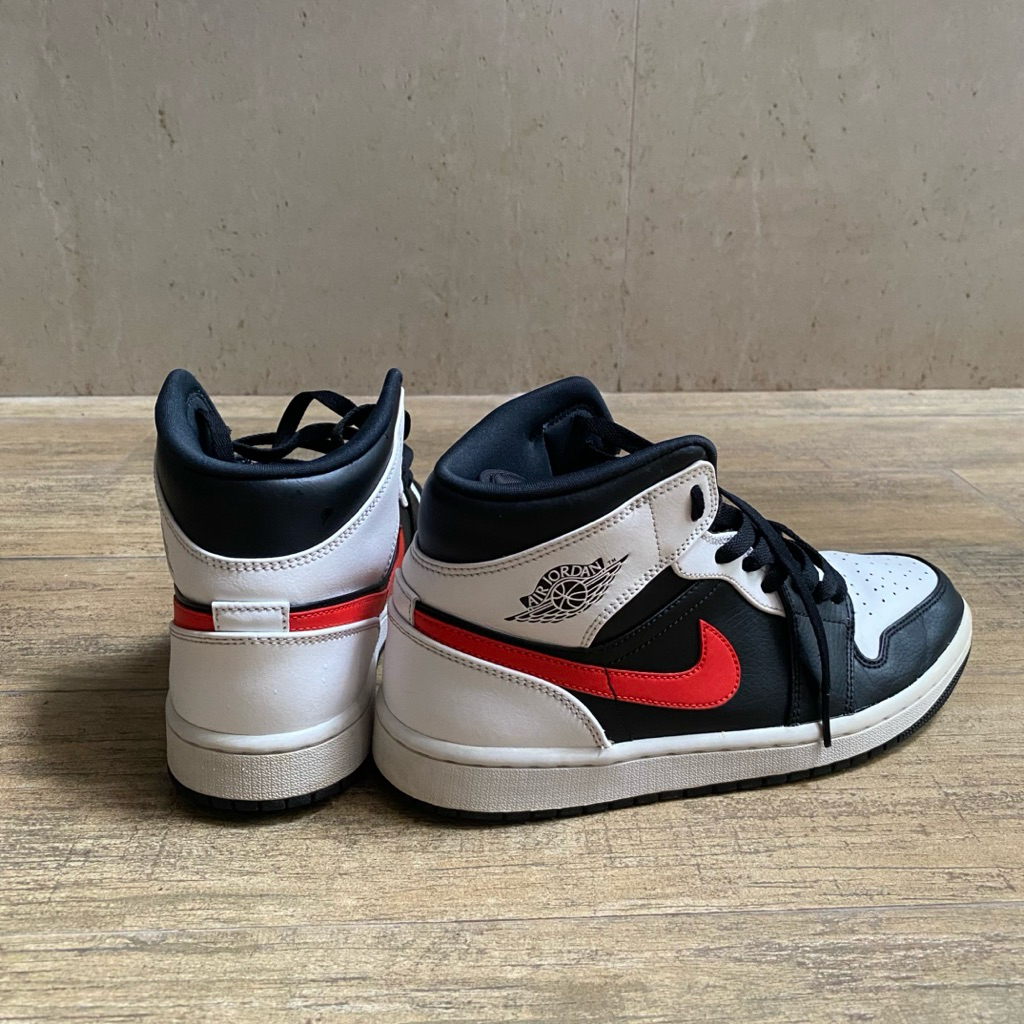 [LIKE NEW] Nike Air Jordan 1 Mid Chile / Red Black 100% original ex kick avenue size US 8 / EUR 41 b