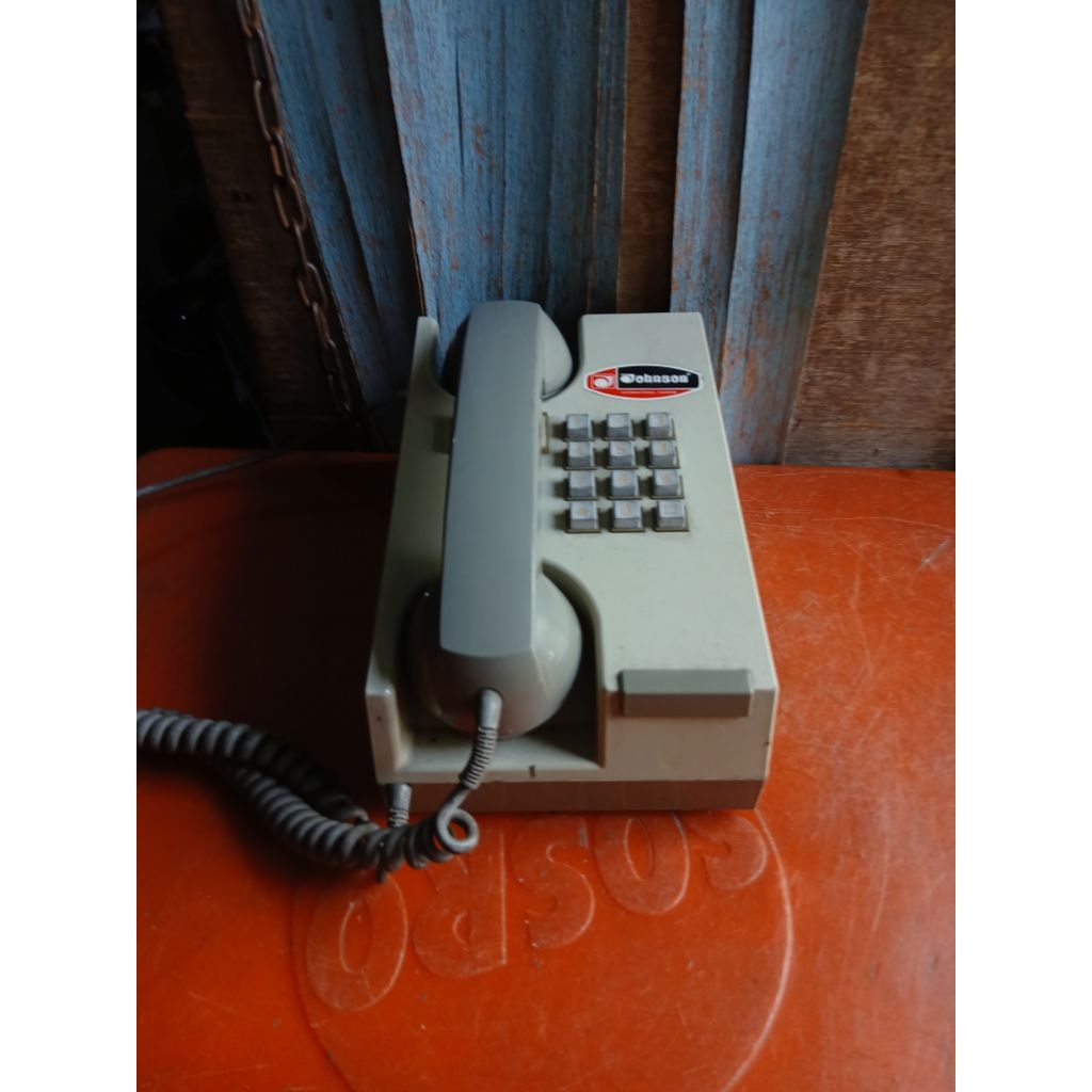 Hiasan meja telepon pencet merk johnson 365rb jadul antik vintage lawas display dianggap mati