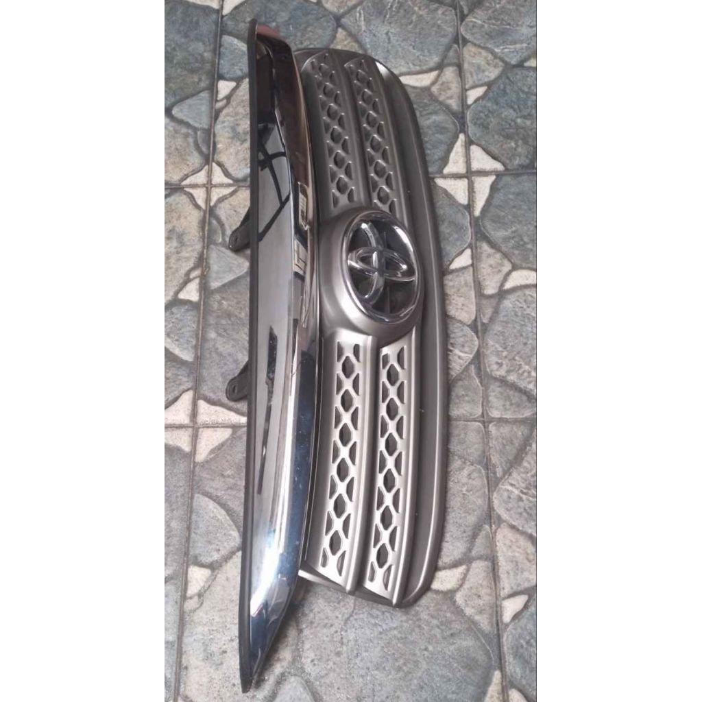 GRILL TOYOTA FORTUNER 2009-2010 ORIGINAL