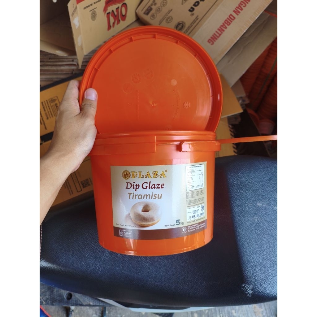 bekas ember glaze 5kg bersih sudah termasuk tutup.