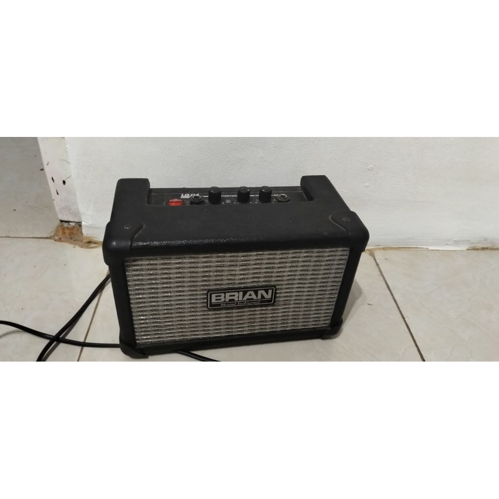 ampli gitar mini merk brian distorsi sekon second bekas like new bisa putar MP3 dari hp