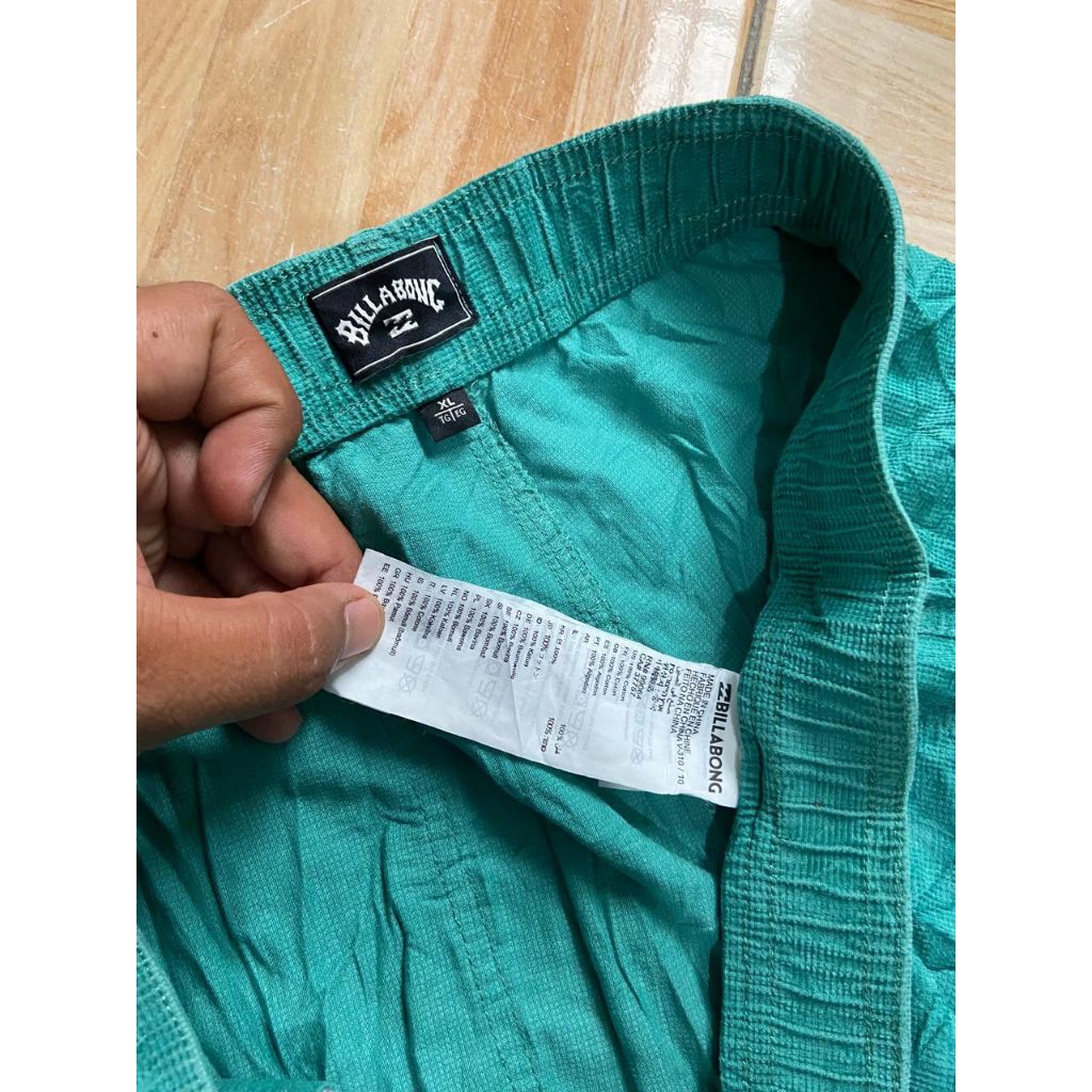 celana pendek billabong
