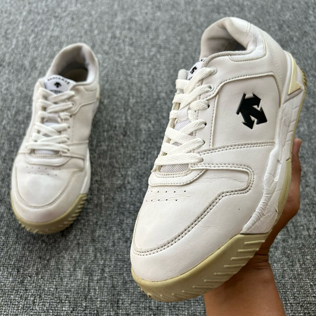 Sepatu DESCENTE Sport Lifestyle Sneakers Size 40.6 Panjang Insole 26 cm