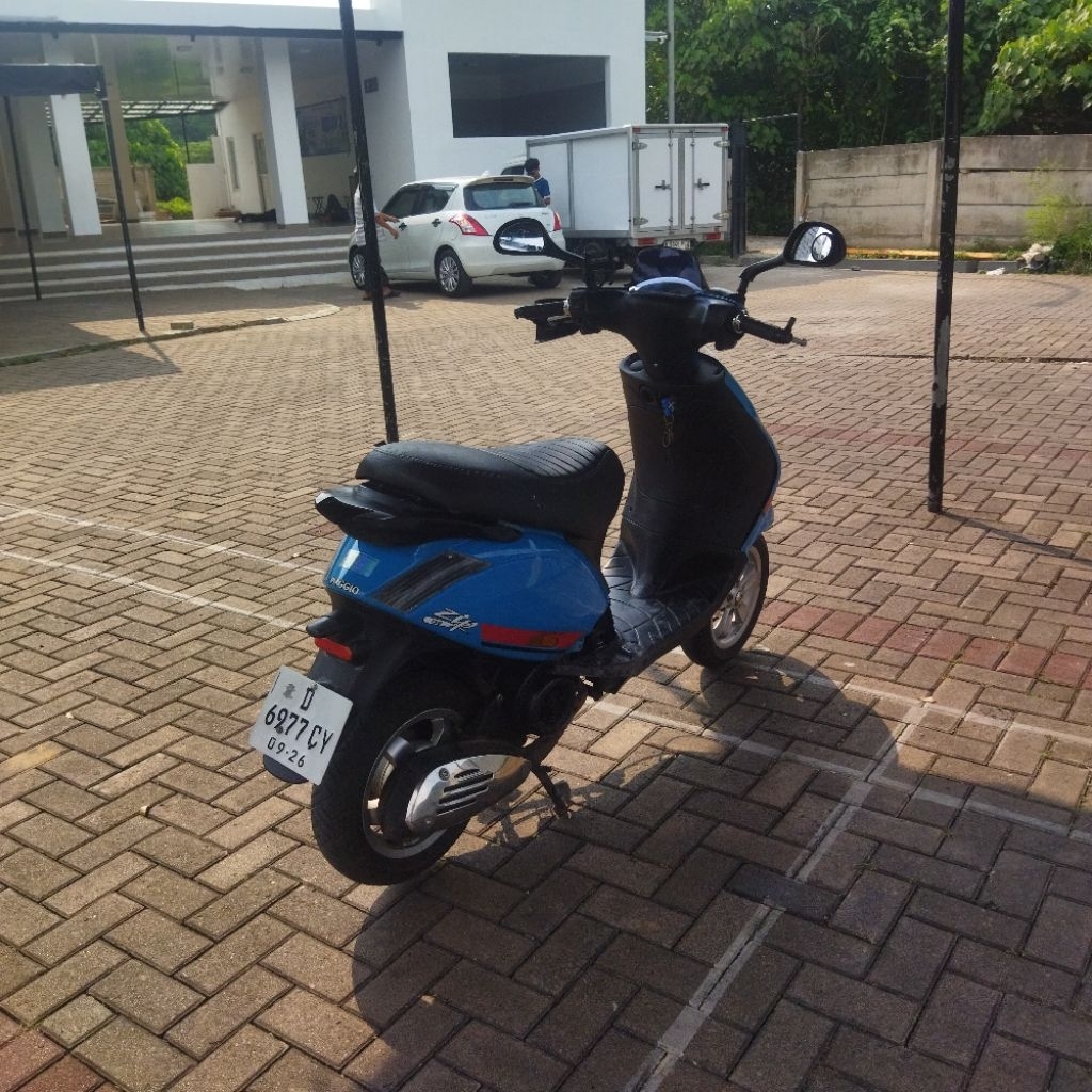 jok Piaggio zip italy