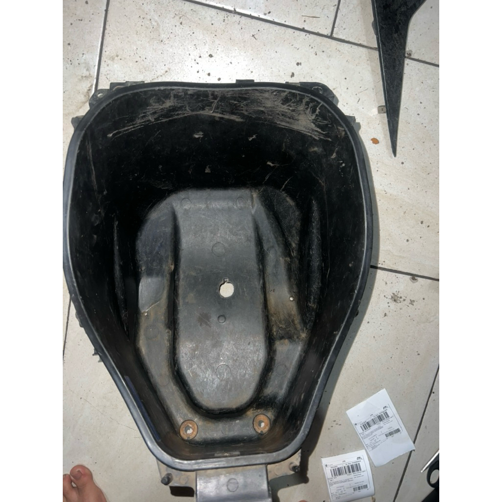 box bagasi/box helm scoopy f1 kode k16 sesuai di foto