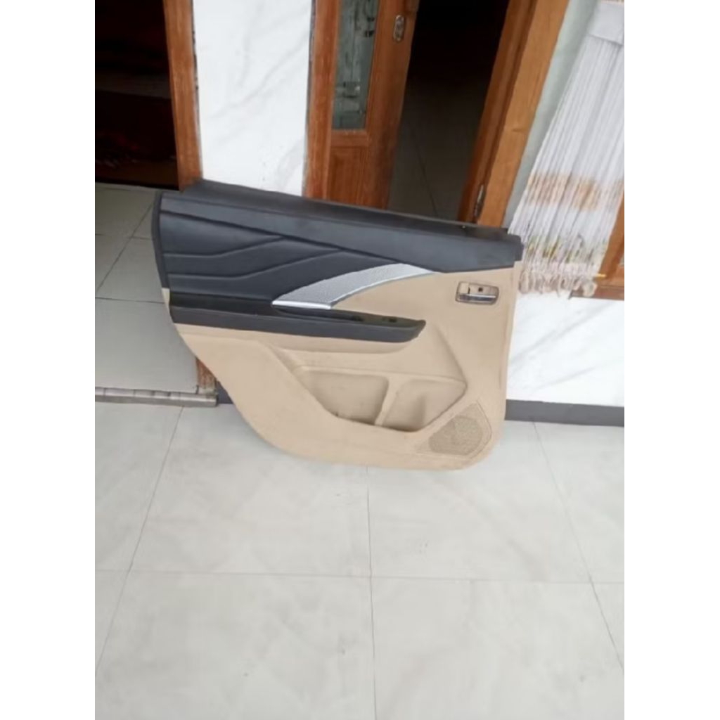 Panel Doortrim Pintu Tengah Xpander Cream