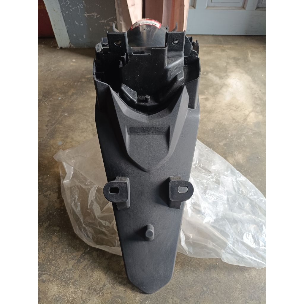 fender rare / spakbor belakang honda revo DX 110 /revo fit  2011-2012.  original AHM