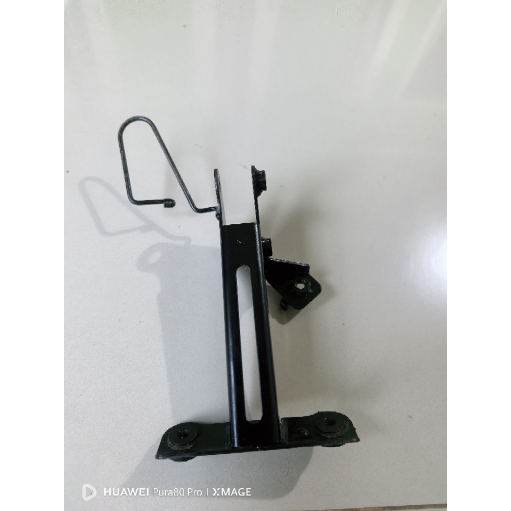 breket dudukan tameng honda beat fi 2013-2015 second original
