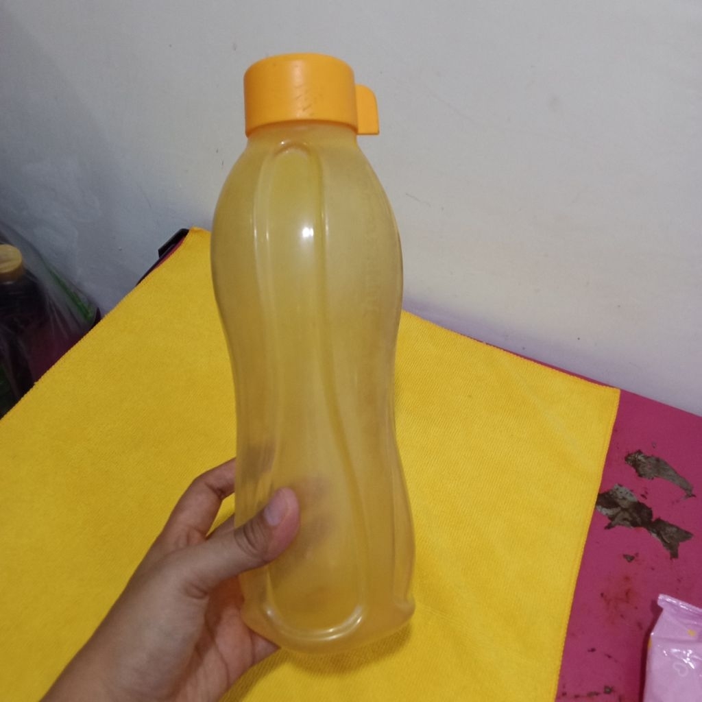 Preloved Bottle Tupperware 1 L tutup ulir kuning