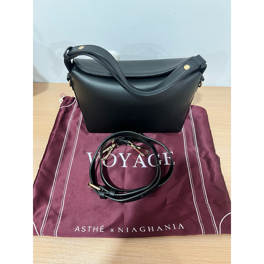 Preloved VOYAGE bag Asthe Official x Nia Ghania