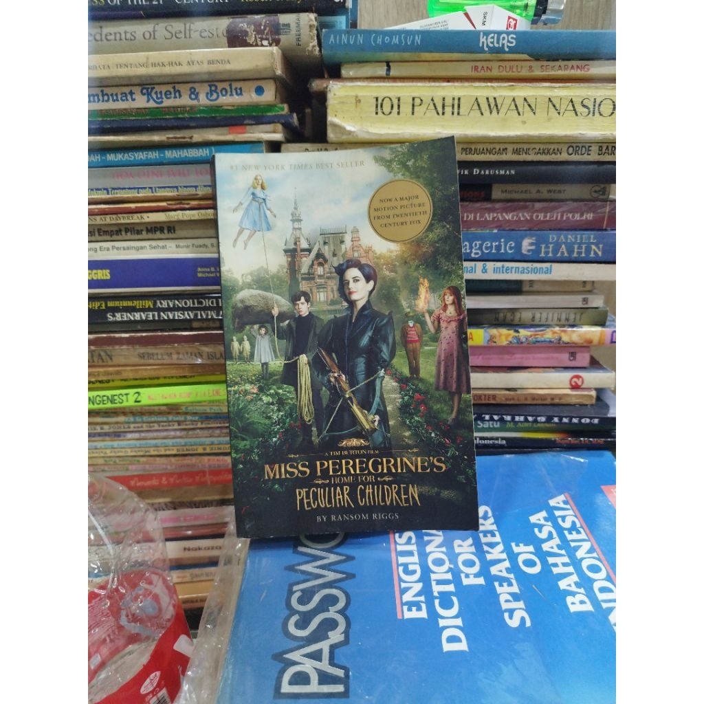 Miss Peregrine's Home For Peculiar Children - Ransom Riggs