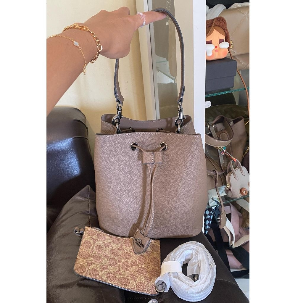 tas coach Rowan bucket preloved
