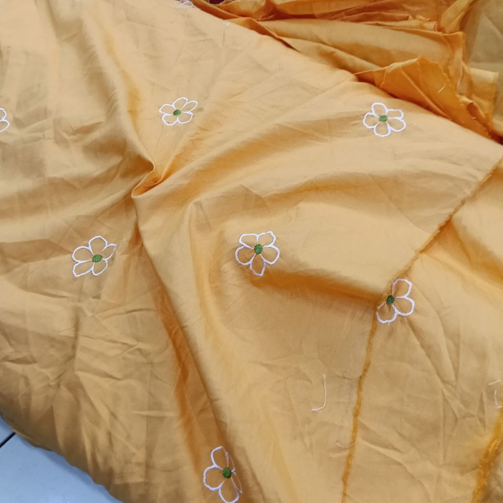 KAIN KATUN BORDIR BUNGA TABUR WARNA DASAR KAIN ORANGE(JERUK MATANG)