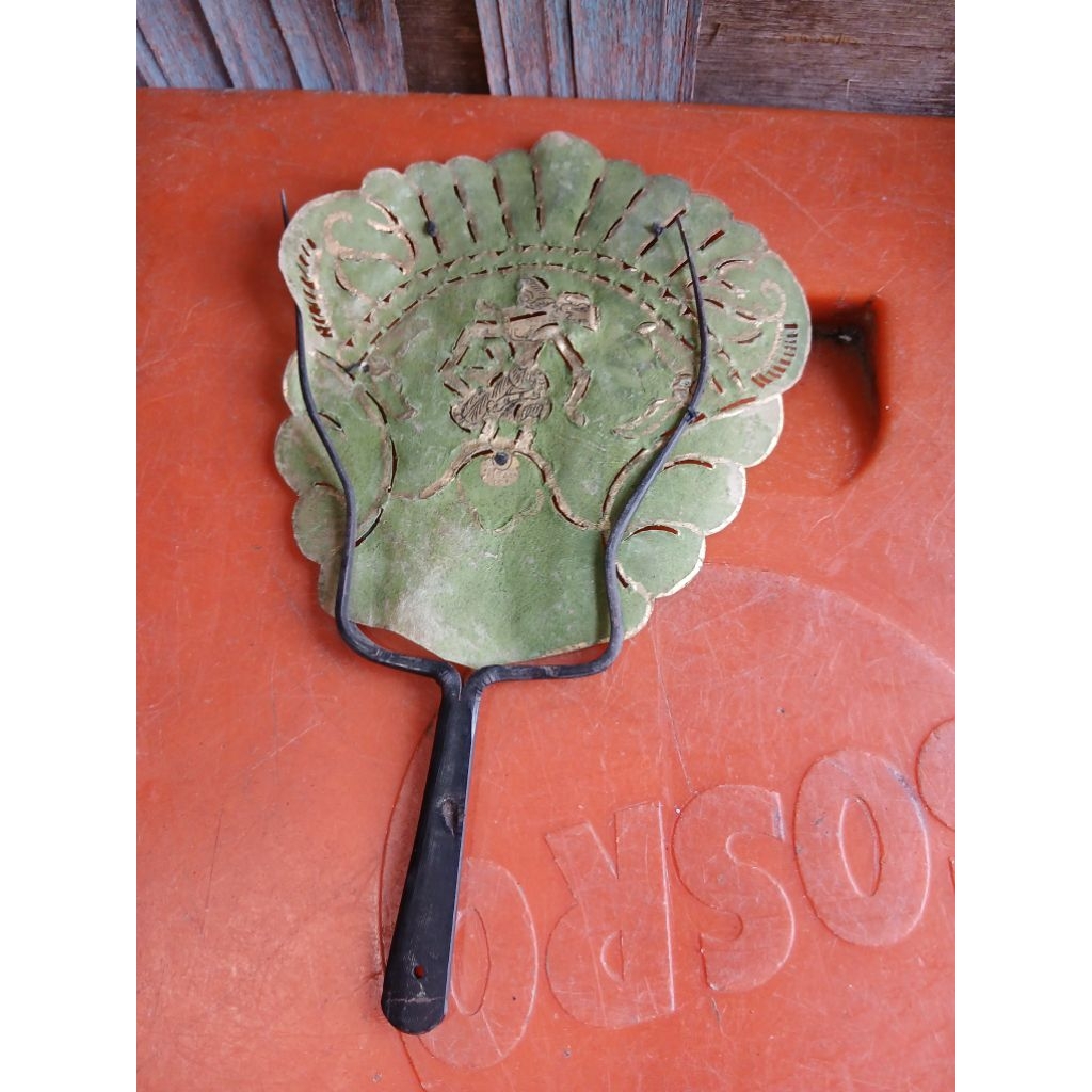Hiasan dinding kipas kulit hijau gbr wayang 165rb jadul antik vintage lawas display dianggap mati