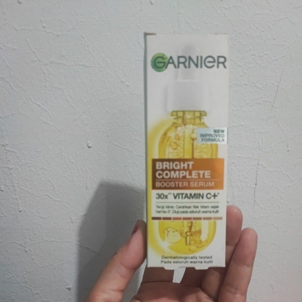 Garnier Bright Complete Vitamin C 30 ml - Mencerahkan Noda Hitam, Menyamarkan Bekas Jerawat, Kulit C