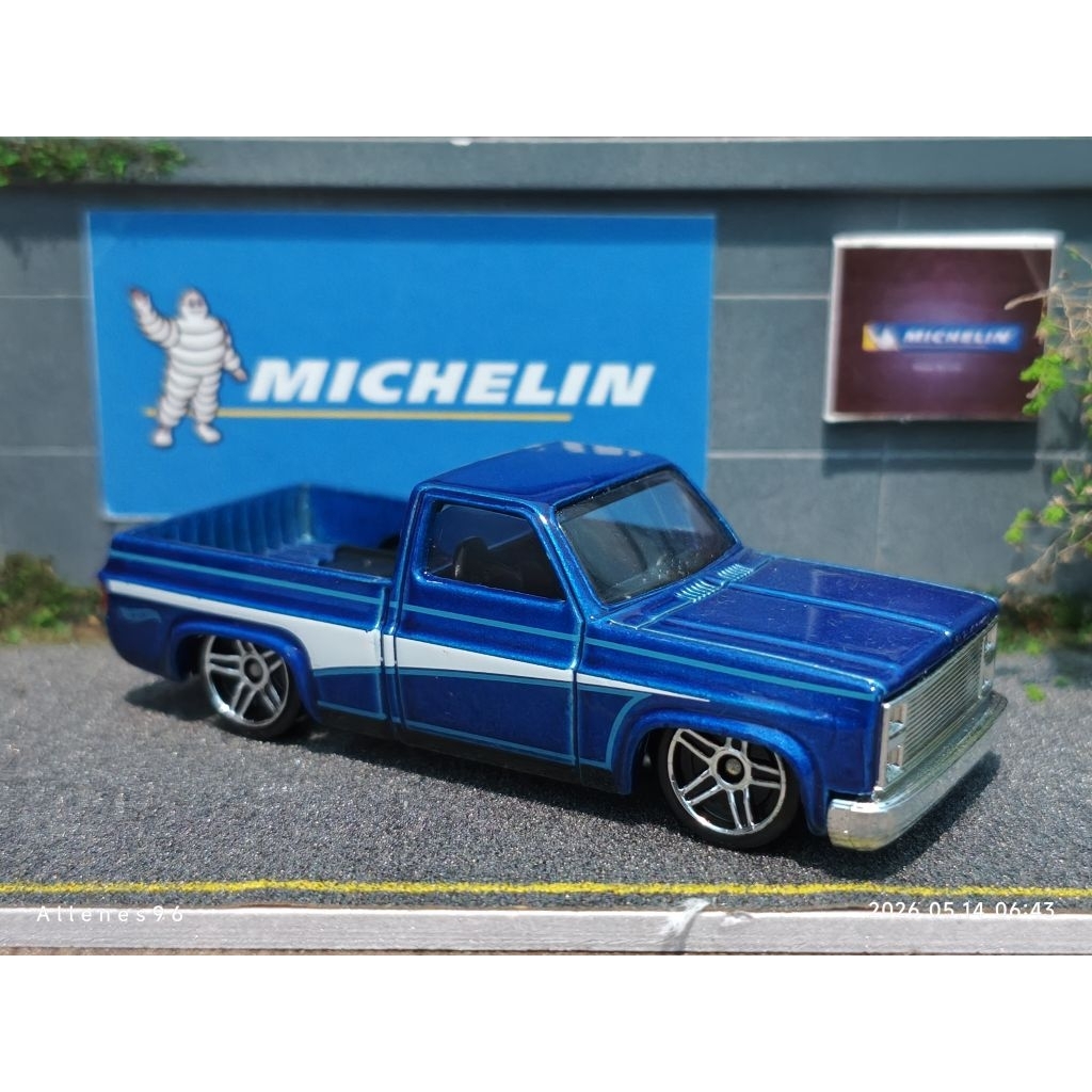 Hot Wheels 83 Chevy Silverado