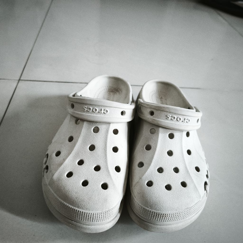 Crocs classic preloved