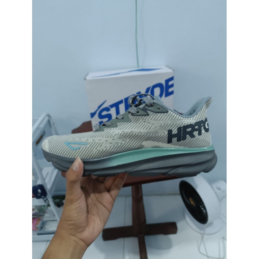 Sepatu Lari Pria HRTG STRYDE 1 - Upper Knit, Sol Ringan