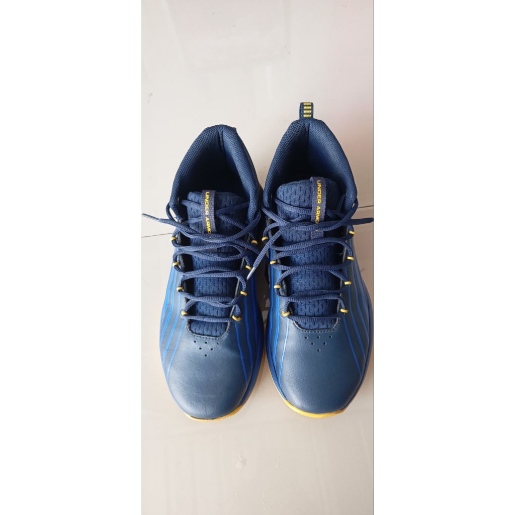 SEPATU BASKET UNDER ARMOUR SIZE 42.5