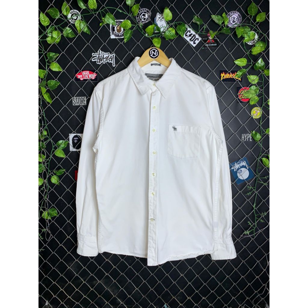 Kemeja Putih Abercrombie Oxford Pria tampan