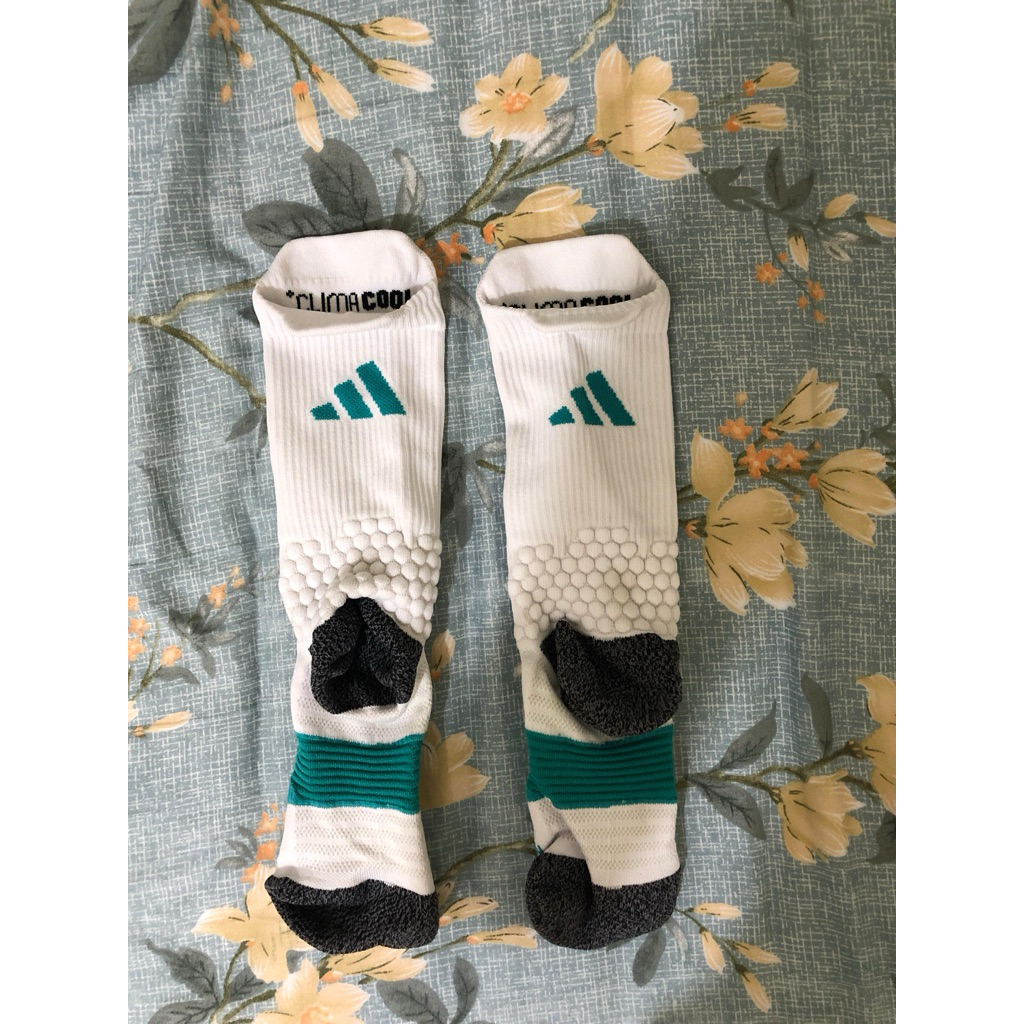 Kaos kaki running adidas