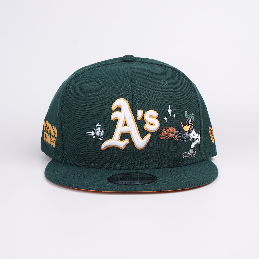 topi new era original x looney tunes oakland athletics