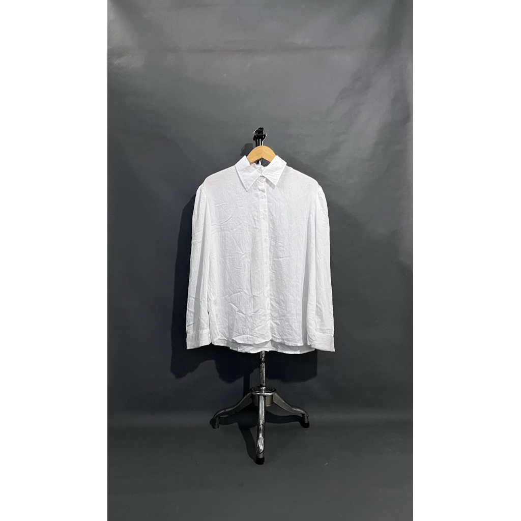 Kemeja oversize putih