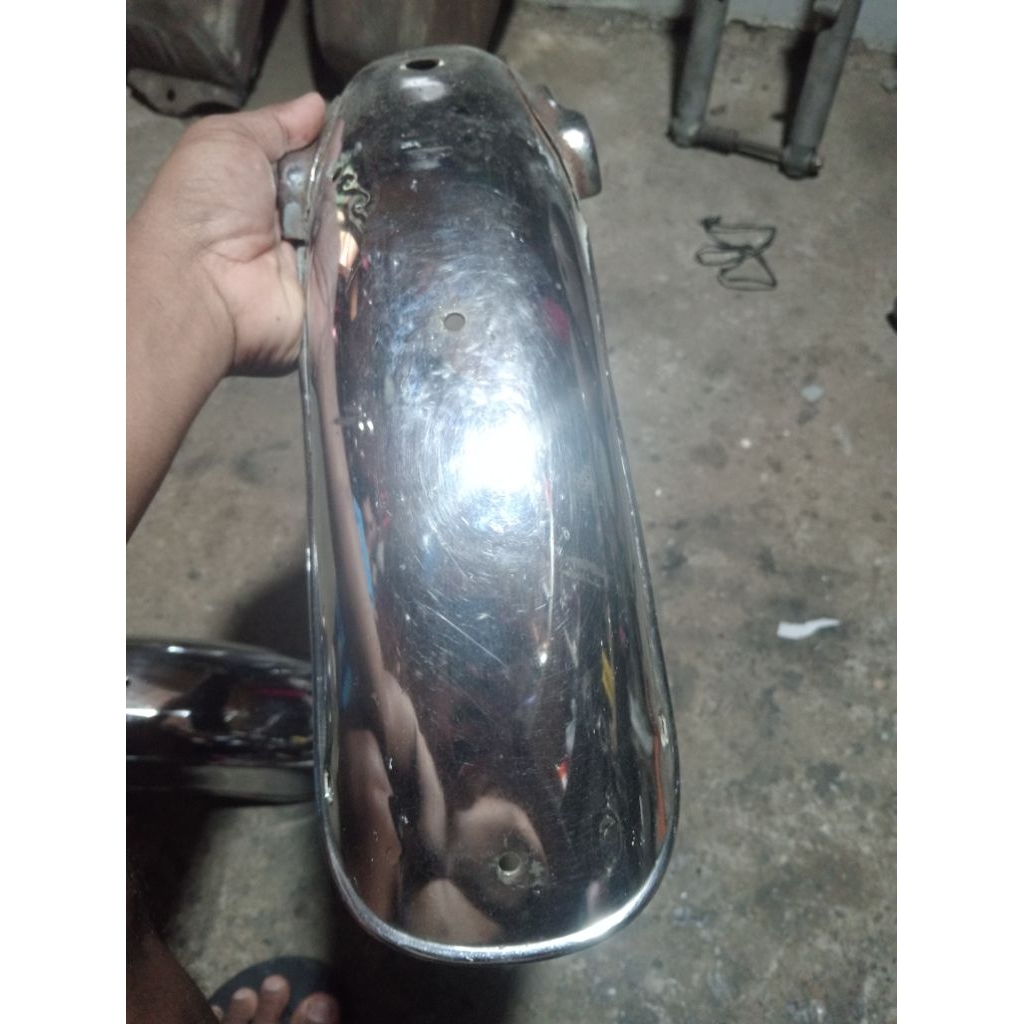 SLEBOR BELAKANG GL100/GL125 URAMI MITASI LAWASAN BUKAN ORIGINAL