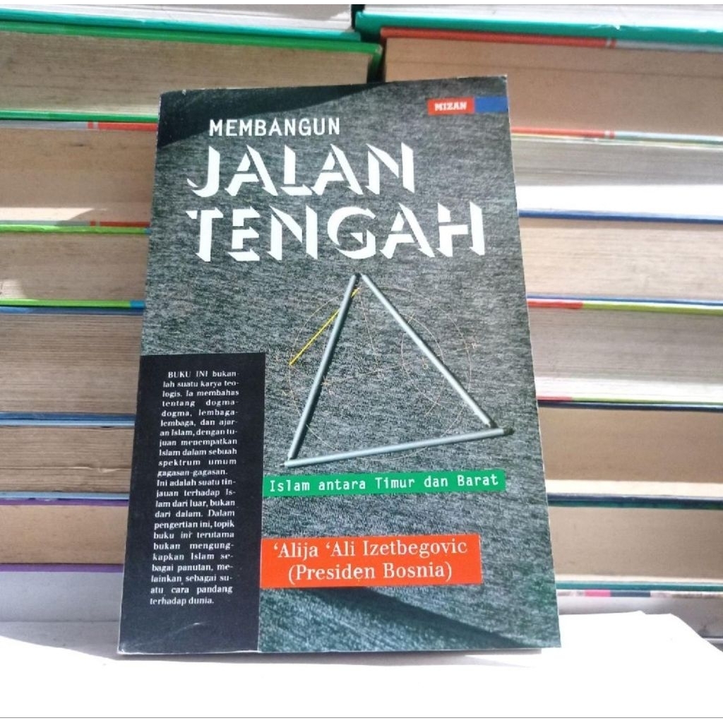 MEMBANGUN JALAN TENGAH - ISLAM ANTARA TIMUR DAN BARAT