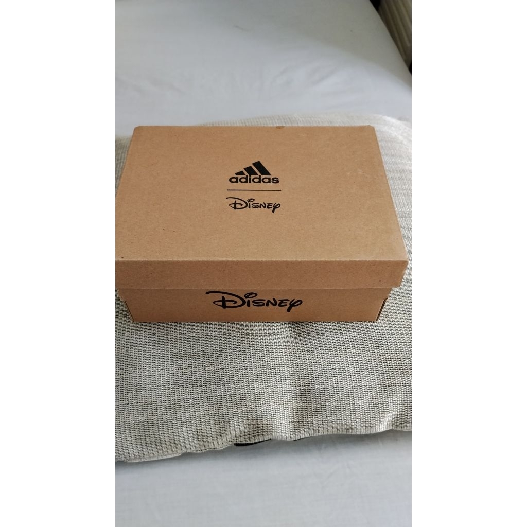 Box sepatu Disney Adidas anak size 24 original