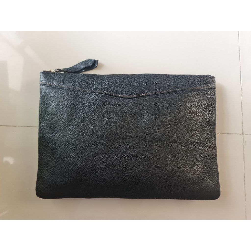 079. Tas Handbag Clutch Unisex Leather VOV Black Mantan / Bekas / Second Size : 30cm x 1cm x 21cm Un