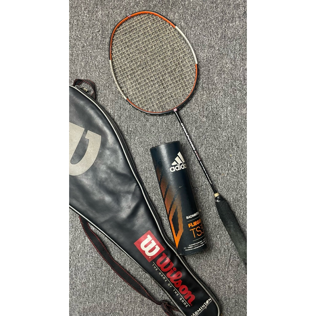 Tas Raket Bulutangkis Wilson + Kok badminton Adidas
