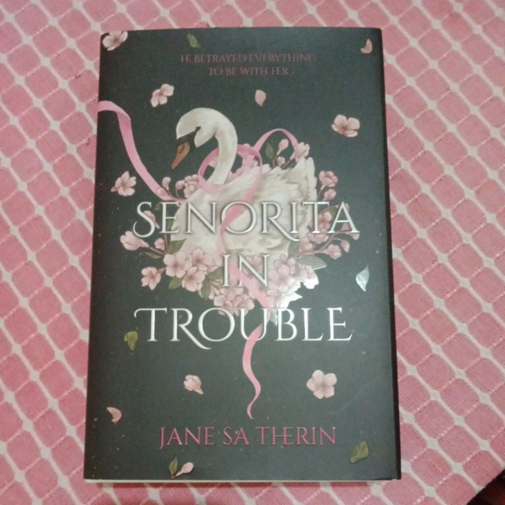 Preloved buku Senorita in trouble second edition hard cover