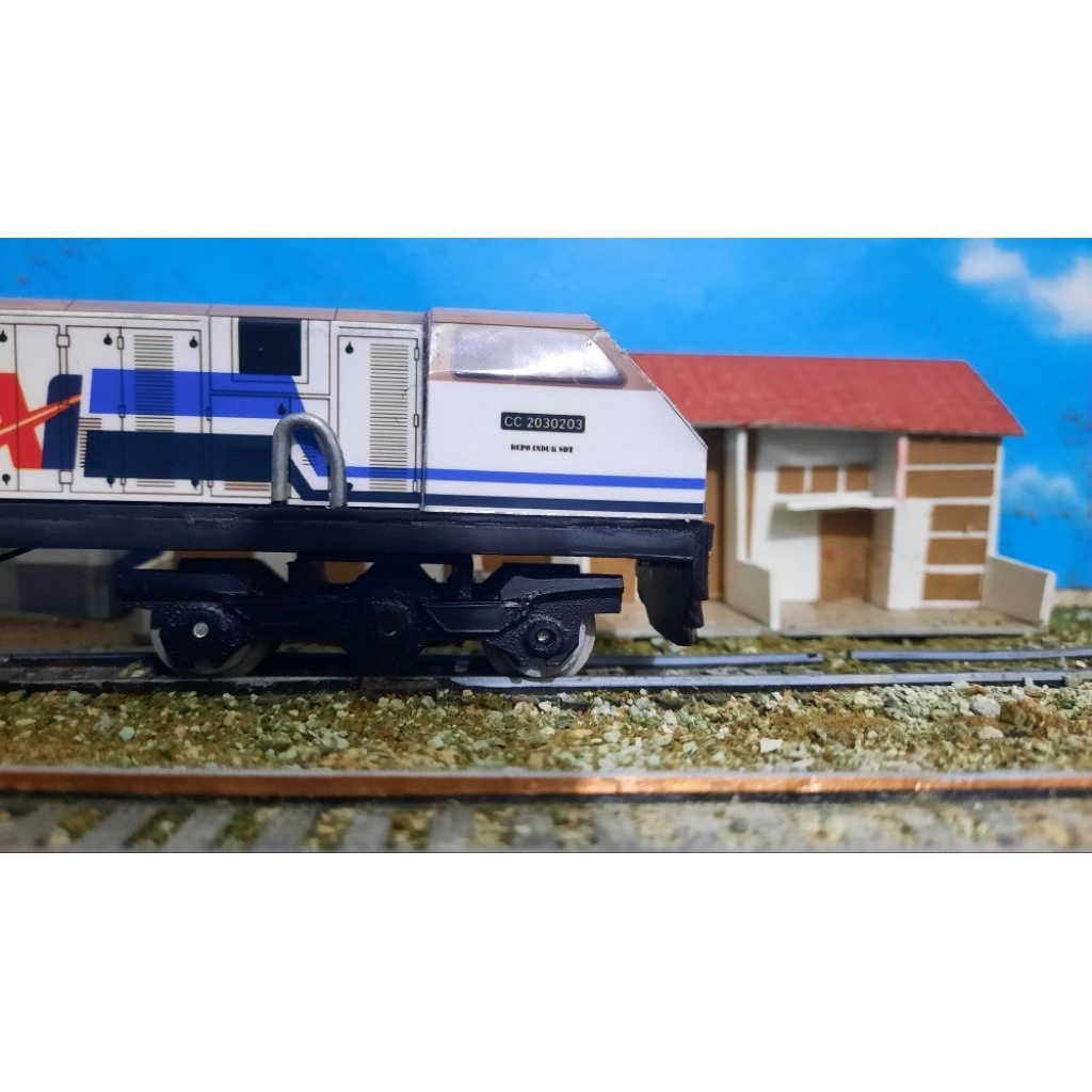 (Bermesin) miniatur kereta api indonesia cc203 wumbo