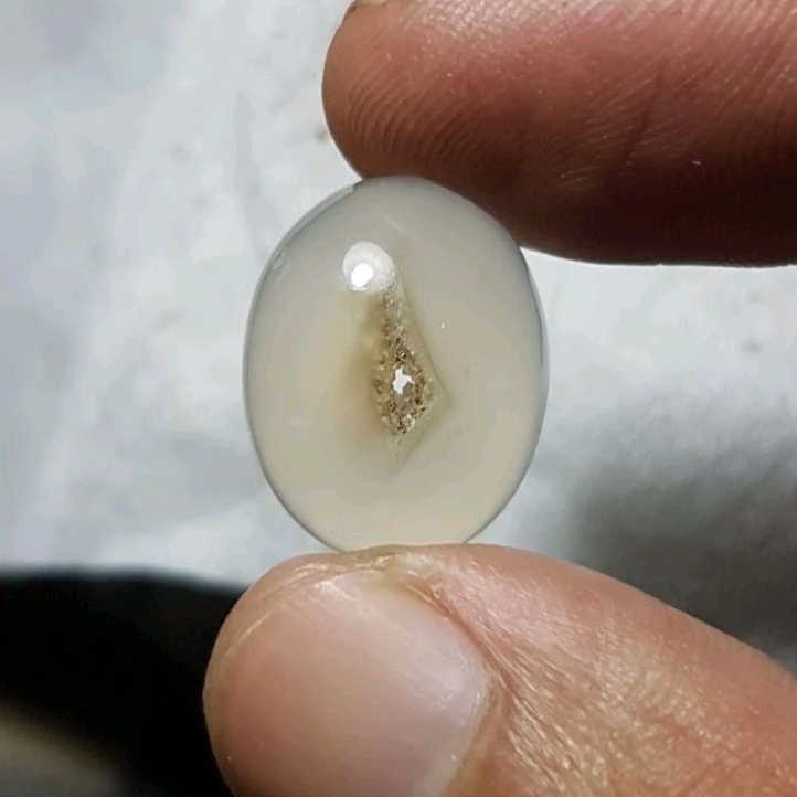 Batu cincin combong putih natural