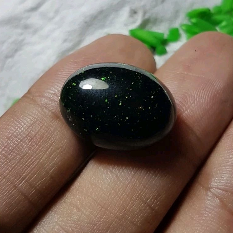 Batu cincin pasir intan warna hijau