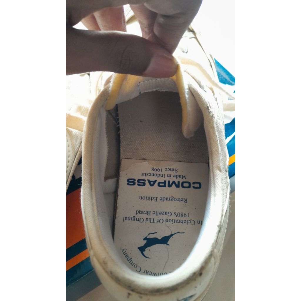Sepatu compas Original