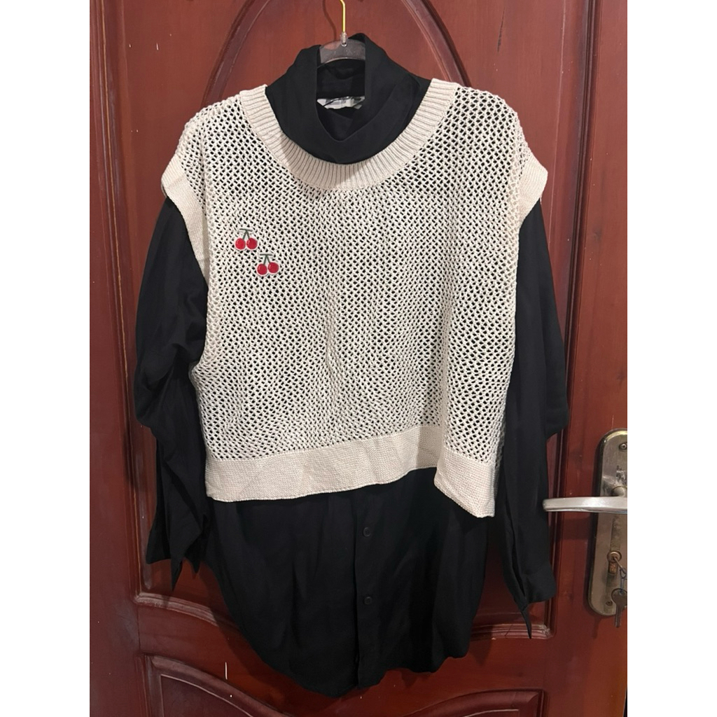 kemeja rayon hitam da vest jaring GU