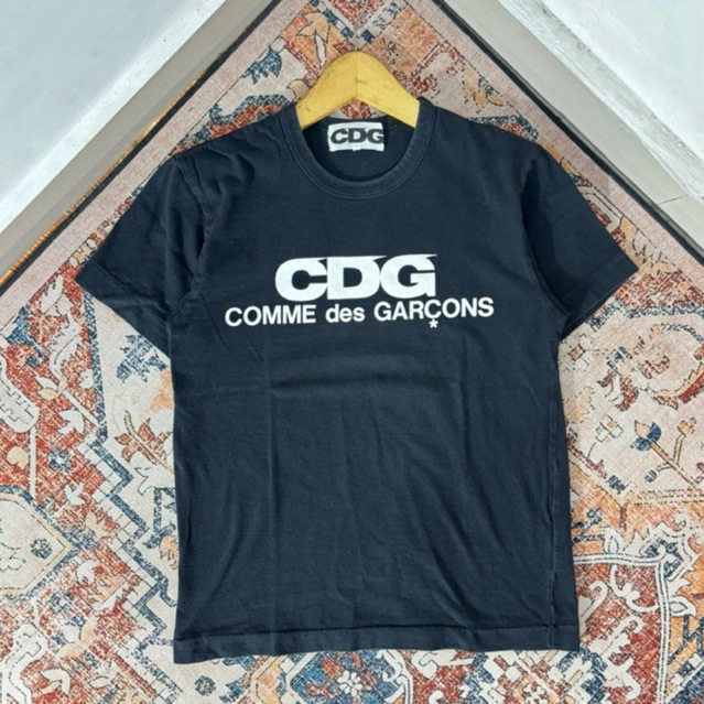 KAOS CDG COMME DES GARCONS HITAM