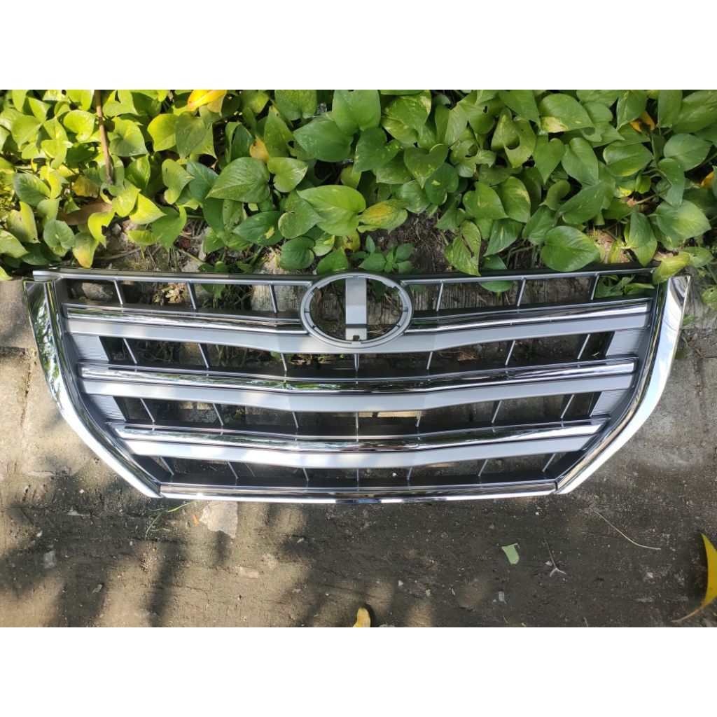 Grill Innova Barong 2013-2015 (List Chroom)