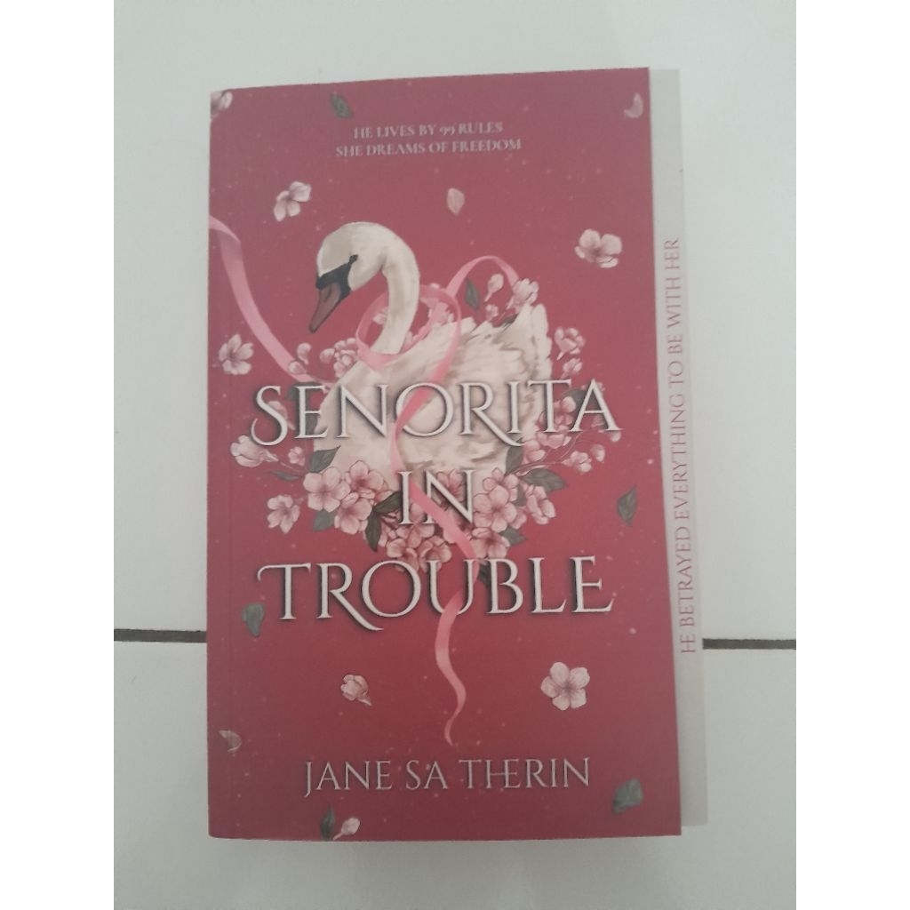 Preloved Novel "Senorita in Trouble"