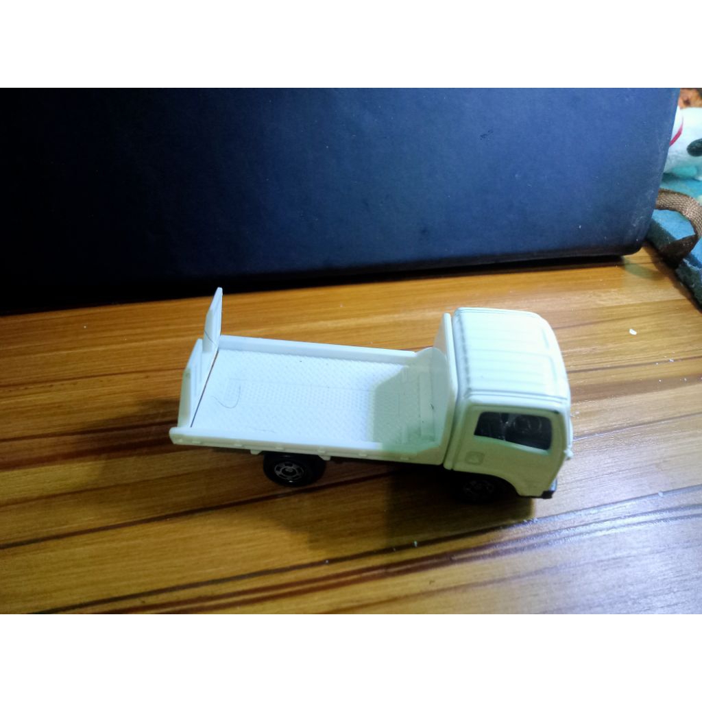Tomica Truk Towing ISUZU ELF
