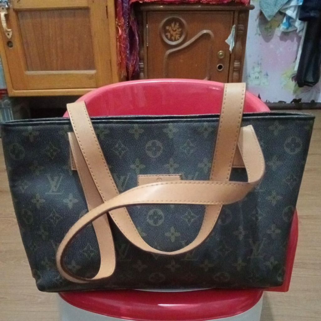 Tas Tenteng / Jinjing " LV " Monza