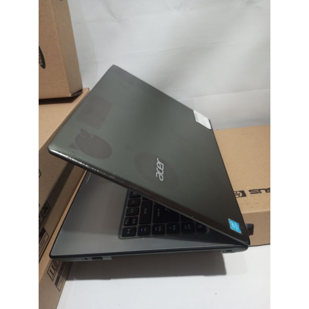 Acer V5-476G Dual Grafik Core i3-7200U Nvidia MX130 DDR 8GB SSD 128GB + Hdd 500GB 14" baterai 3 jam