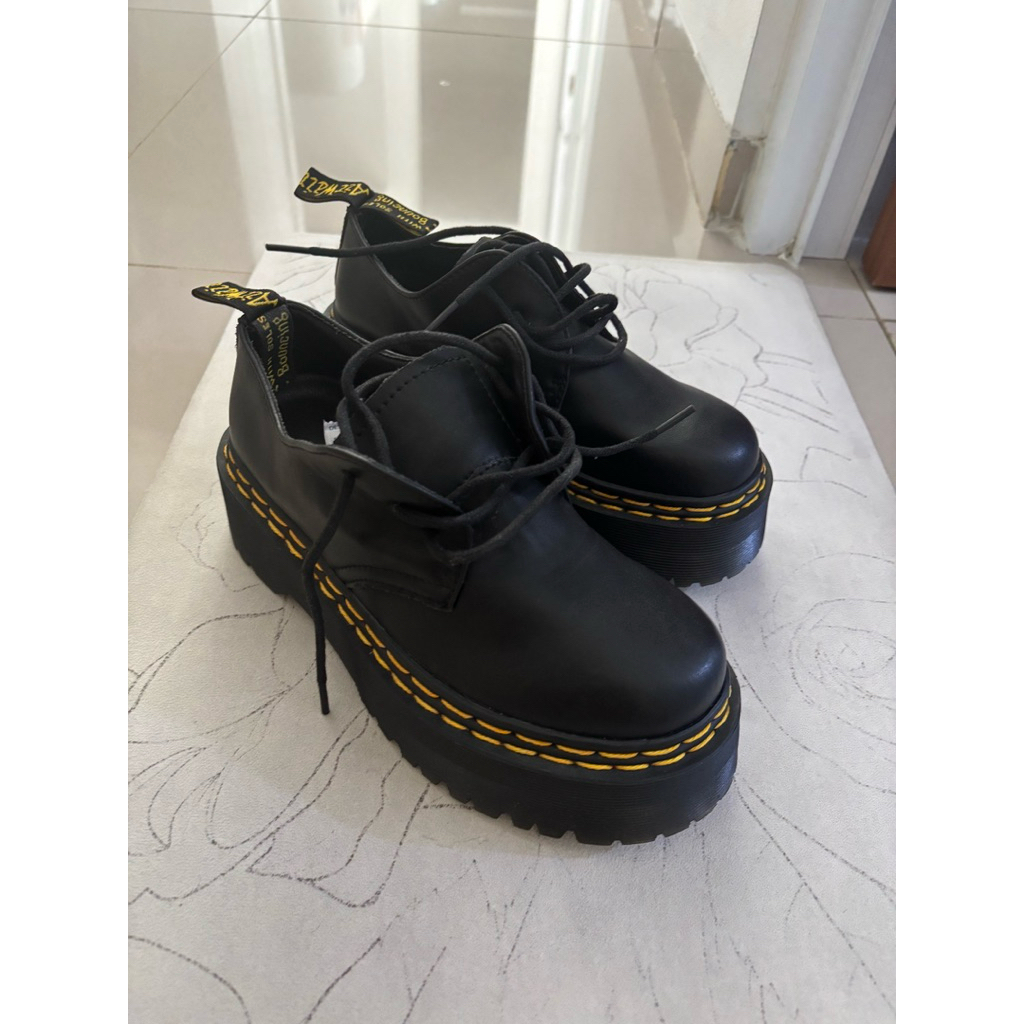 Authentic  Dr MARTEN  England